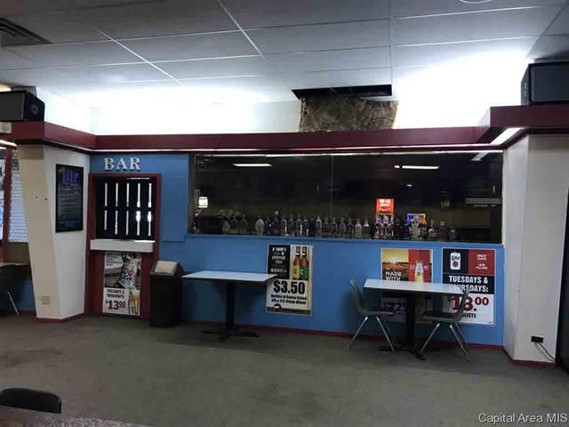 1576 N Henderson St, Galesburg, IL 61401